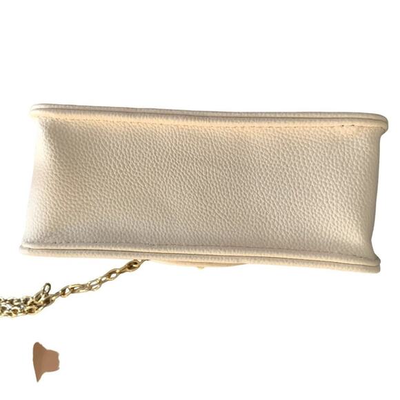 Elegant Cream Crossbody Bag - Picture 7 of 8